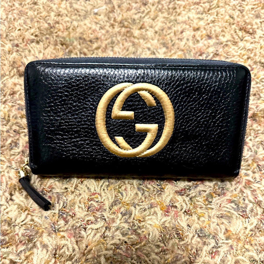 Gucci soho zippy wallet